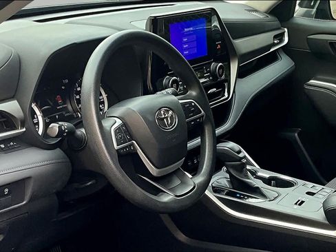 Used 2023 Toyota Highlander L FWD image 18