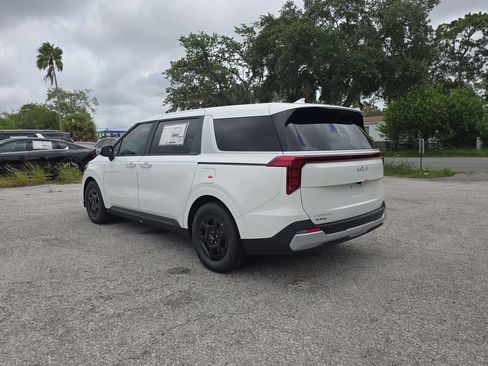 New 2027 Kia Carnival FWD image 5
