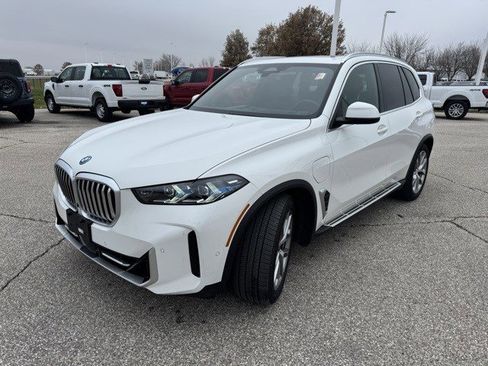 Used 2025 BMW X5 xDrive50e image 3