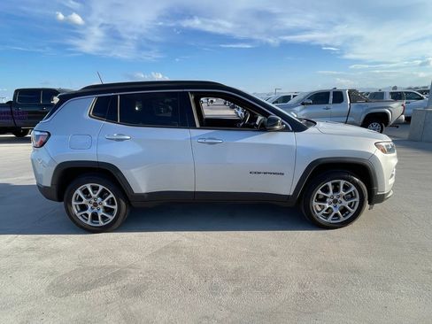 Used 2025 Jeep Compass Limited AWD/4WD image 3