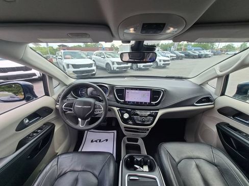 Used 2022 Chrysler Pacifica Touring-L FWD image 18