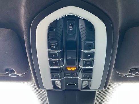 Used 2016 Porsche Cayenne GTS image 17