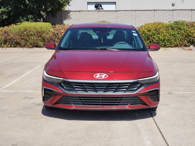 Used 2024 Hyundai Elantra SEL FWD image 2