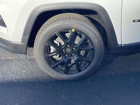 New 2026 Jeep Compass Latitude image 31