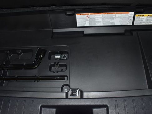 Used 2020 Toyota Highlander XLE image 39