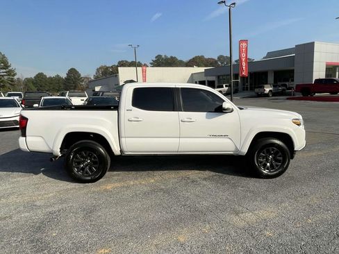 Used 2022 Toyota Tacoma SR5 w/ Technology Package image 2