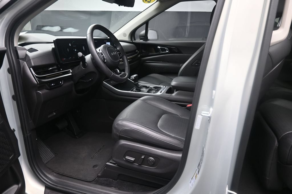 Used 2025 Kia Carnival SX Prestige FWD image 17
