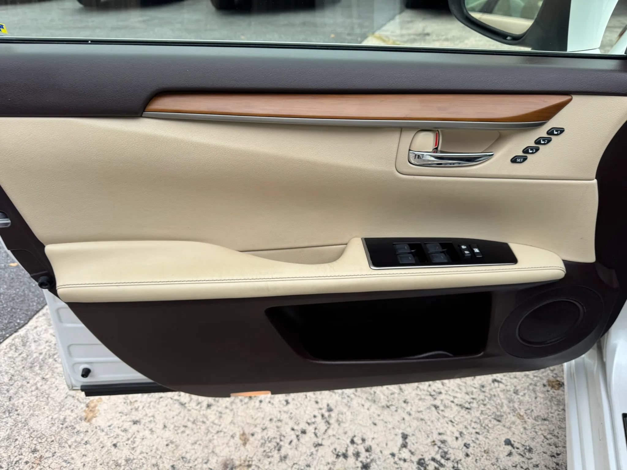 Used 2016 Lexus ES 300h FWD image 26