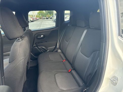 Used 2021 Jeep Renegade Latitude image 19