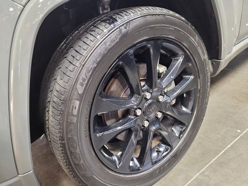 Used 2022 Jeep Grand Cherokee Laredo X RWD image 31