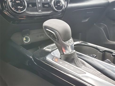 Used 2025 Chevrolet Trax LT image 22