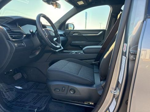 Used 2025 GMC Acadia Elevation image 11