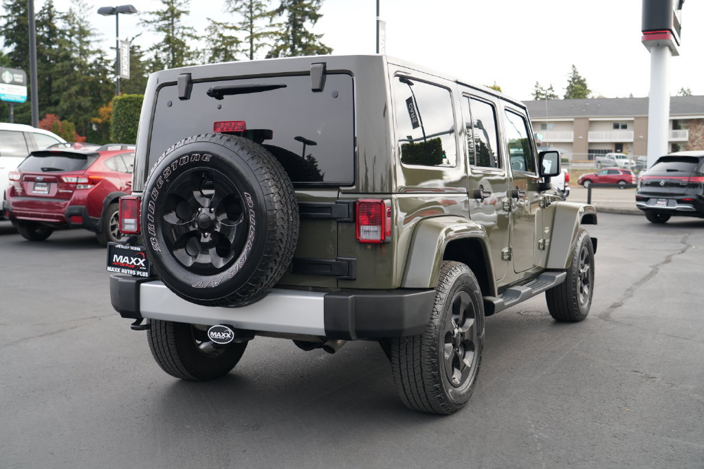 Used 2015 Jeep Wrangler Unlimited Sahara w/ Connectivity Group AWD/4WD image 7