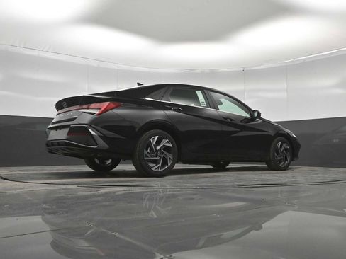 New 2026 Hyundai Elantra Limited FWD image 40