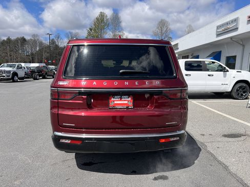 Used 2023 Jeep Wagoneer Series II AWD/4WD image 2