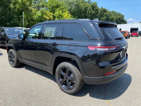 New 2025 Jeep Grand Cherokee Altitude image 3