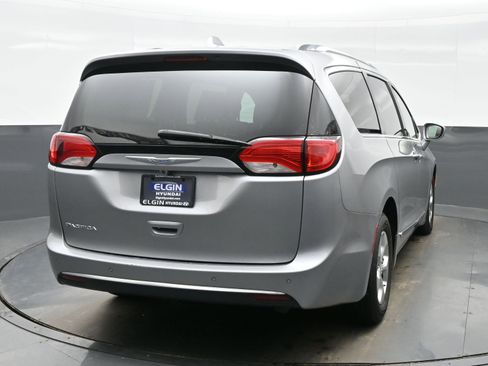 Used 2017 Chrysler Pacifica Touring-L Plus image 5