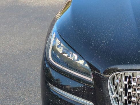 Used 2021 Lincoln Corsair AWD w/ Equipment Group 101A image 10