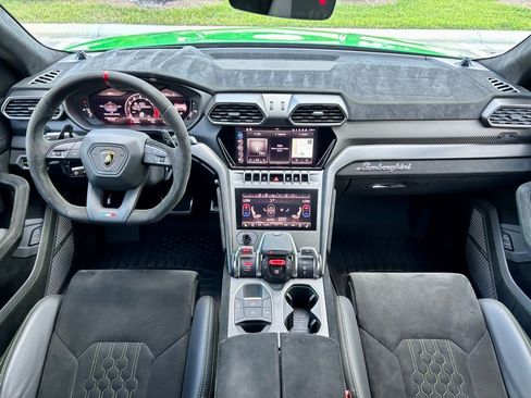 Used 2024 Lamborghini Urus Performante AWD/4WD image 30