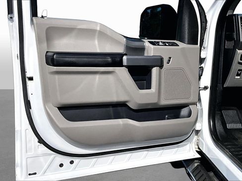 Used 2017 Ford F150 XLT w/ Equipment Group 302A Luxury image 15