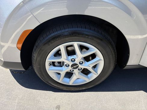 Used 2025 Kia Soul LX w/ LX Technology Package FWD image 28