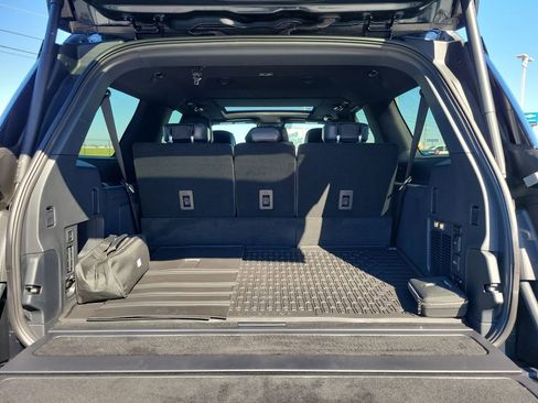 New 2025 Lincoln Navigator L Reserve w/ Jet Appearance Package image 10