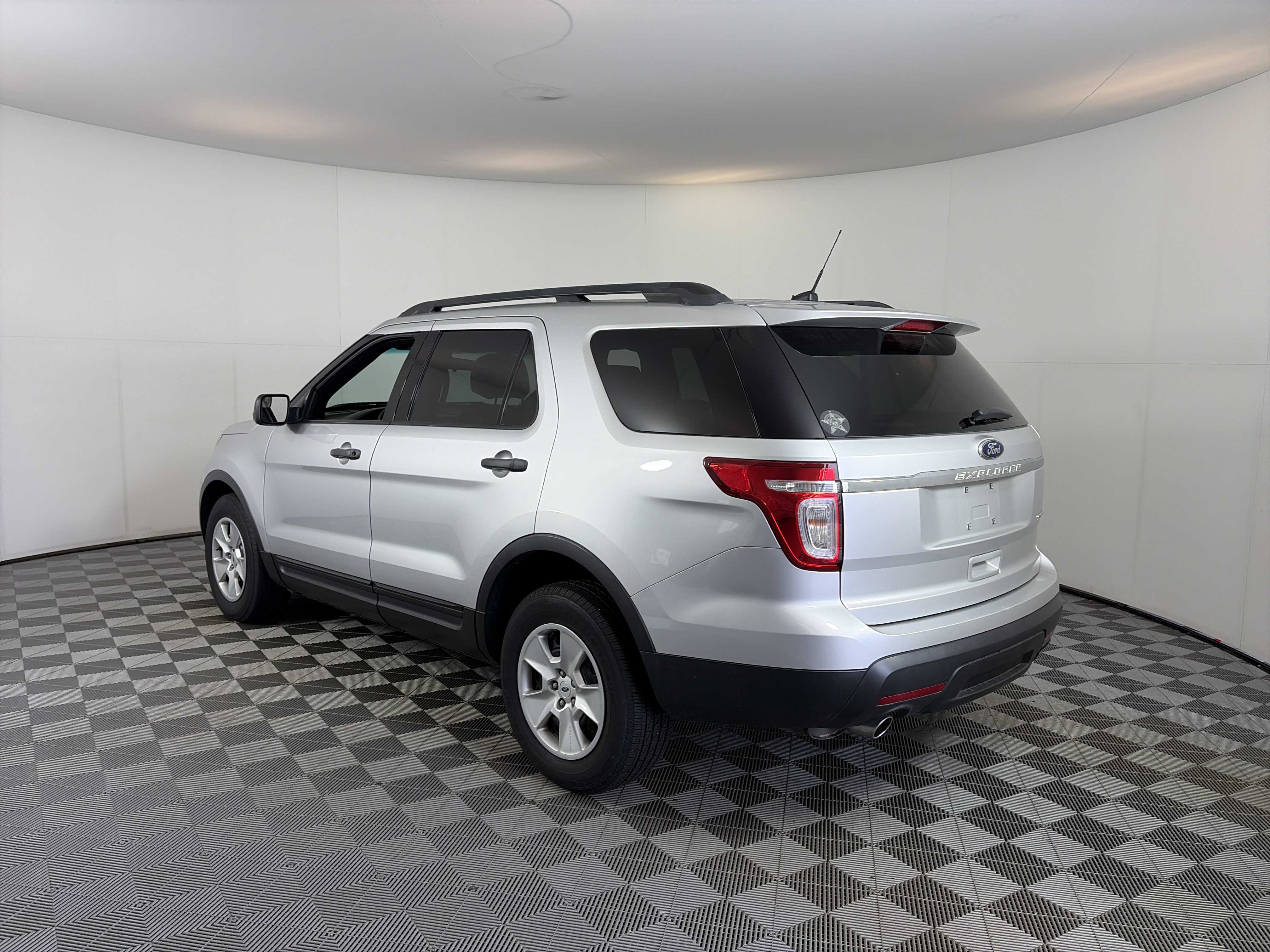 Used 2013 Ford Explorer FWD image 9