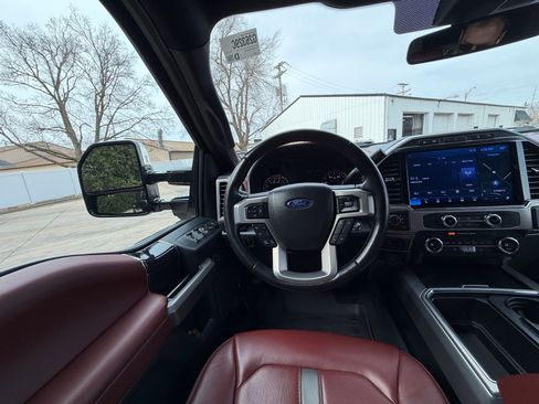 Used 2022 Ford F250 Platinum AWD/4WD image 2