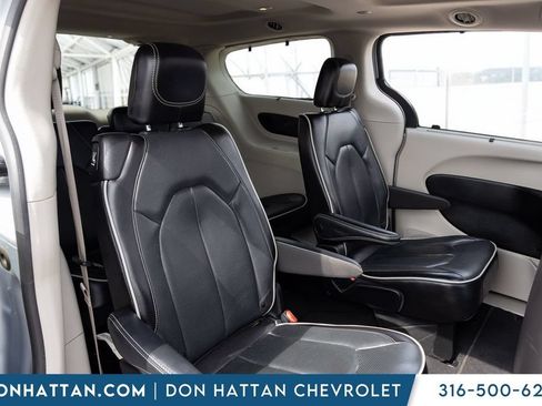 Used 2023 Chrysler Pacifica Limited FWD image 20