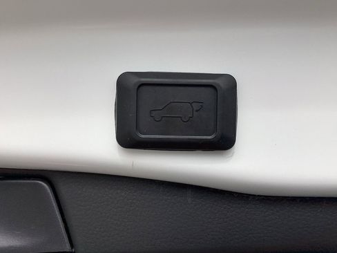 Used 2025 Toyota RAV4 XLE Premium image 35