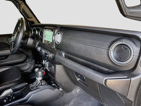 Used 2022 Jeep Wrangler Unlimited Sahara AWD/4WD image 34