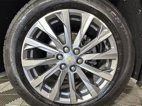 Used 2023 Chevrolet Traverse Premier image 36