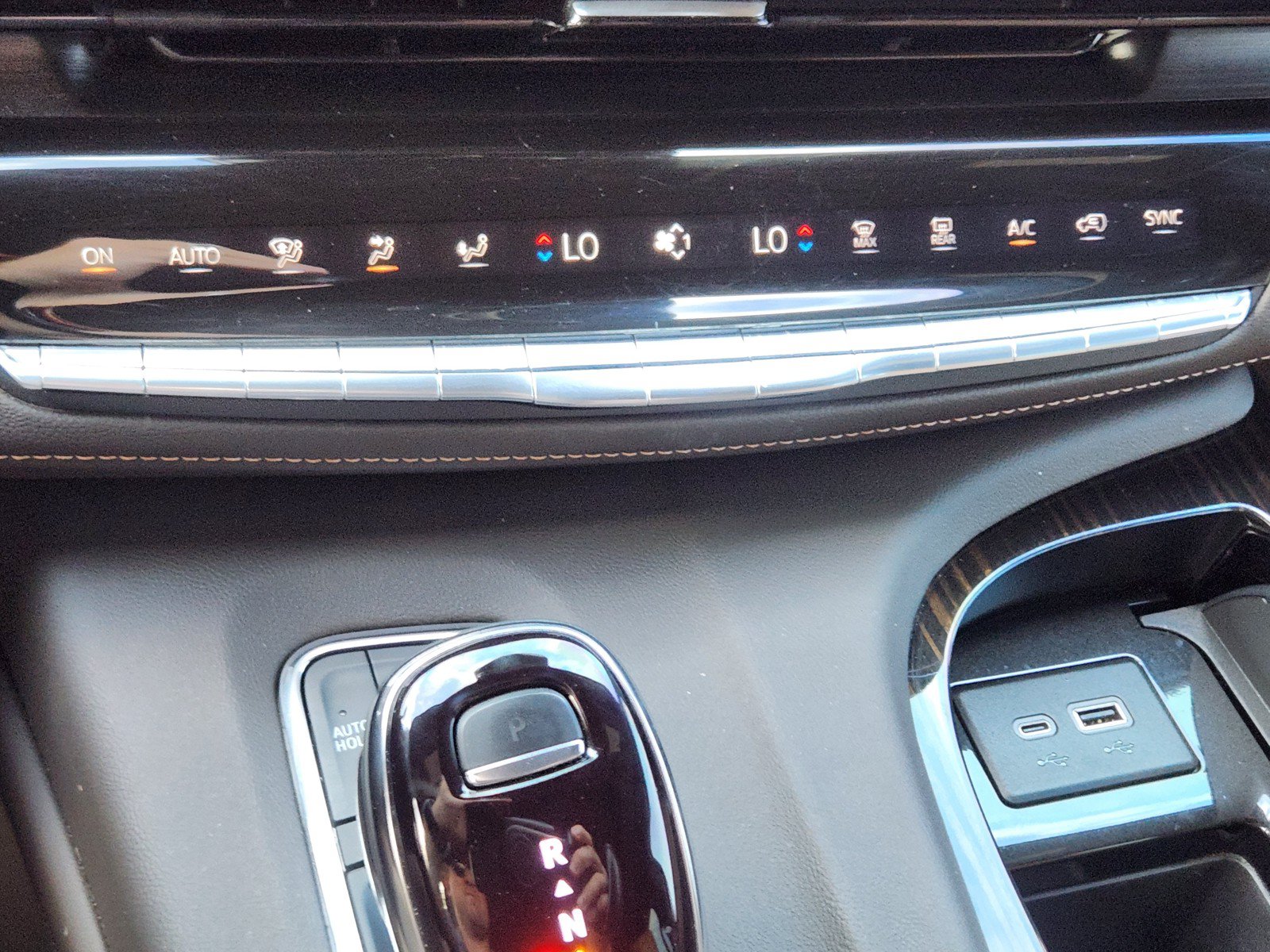 Certified 2024 Cadillac Escalade ESV Sport w/ LPO, ONYX Package AWD/4WD image 18