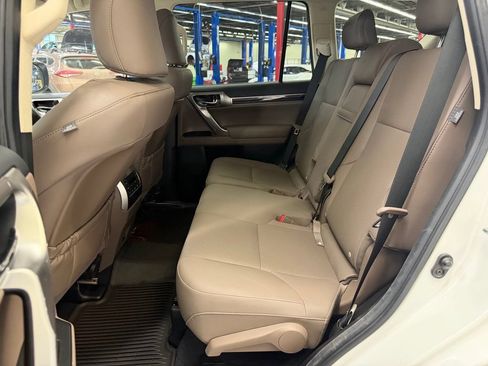 Used 2023 Lexus GX 460 Premium w/ Premium Package AWD/4WD image 16