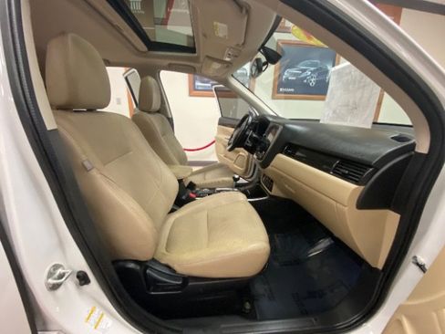 Used 2017 Mitsubishi Outlander GT image 23