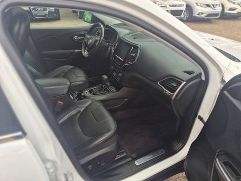 Used 2019 Jeep Cherokee Limited AWD/4WD image 8