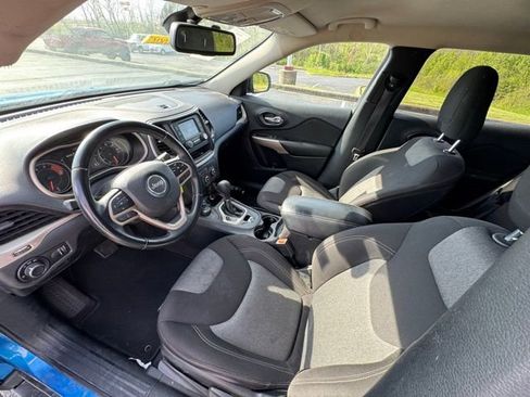 Used 2017 Jeep Cherokee Altitude image 10