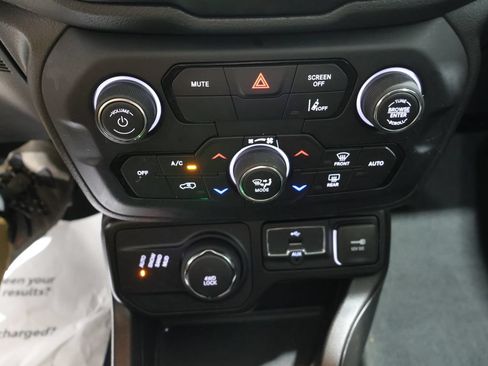 Certified 2023 Jeep Renegade Latitude w/ Sun/Sound Group AWD/4WD image 32