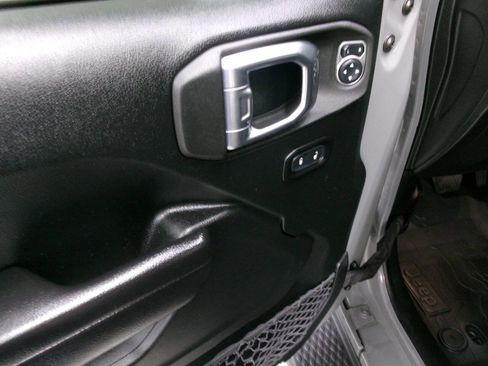 Used 2021 Jeep Wrangler Sport AWD/4WD image 16