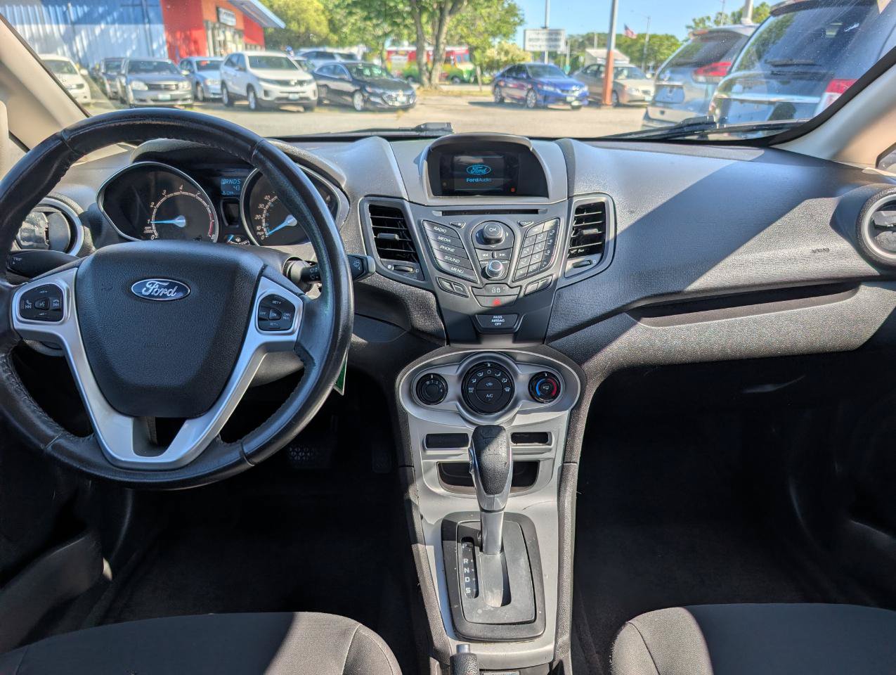 Used 2015 Ford Fiesta SE FWD image 28