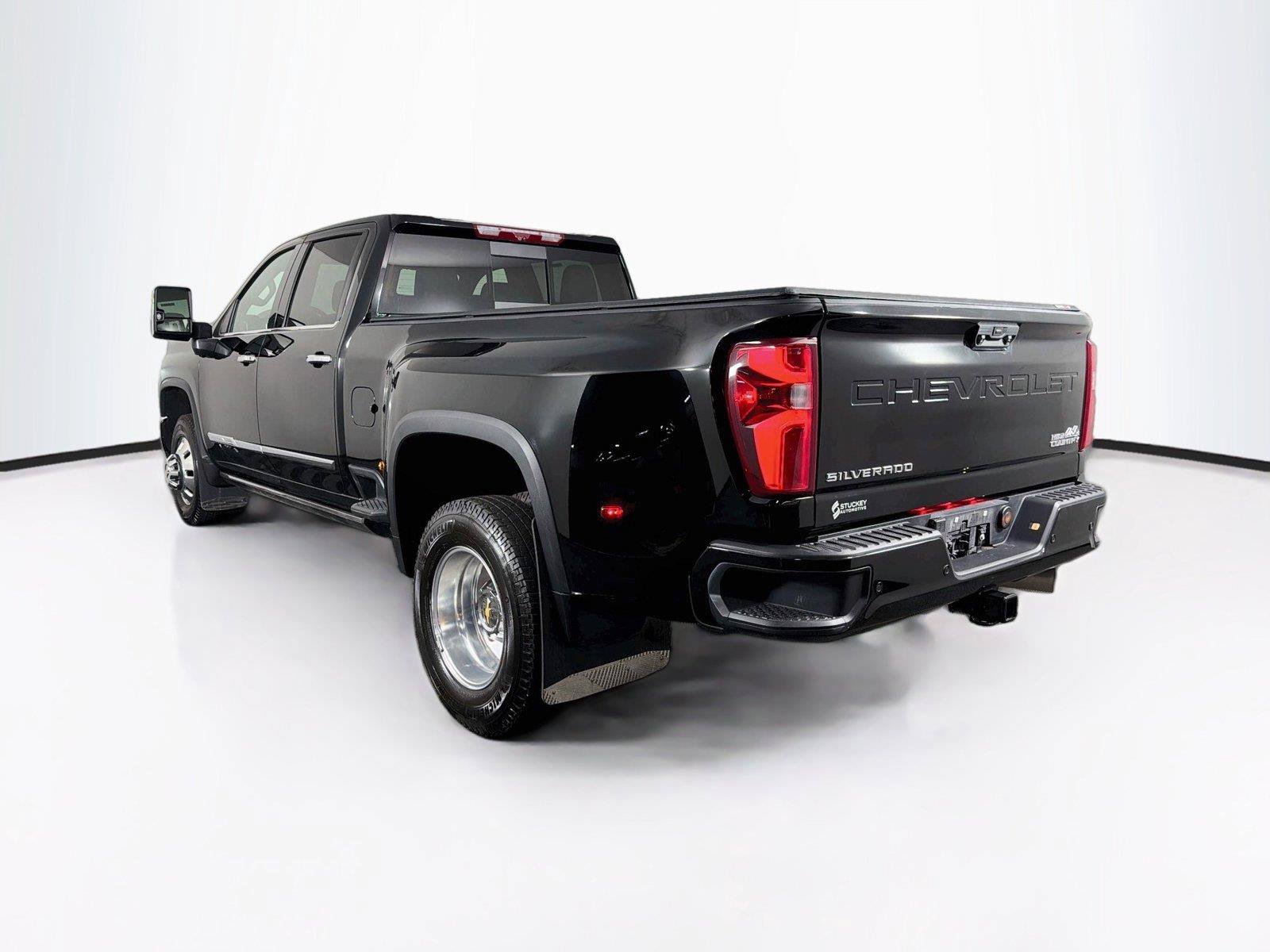 Used 2024 Chevrolet Silverado 3500 High Country w/ High Country Premium Package AWD/4WD image 9