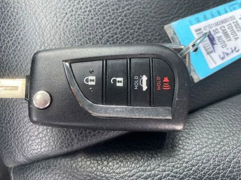 Used 2022 Toyota Camry SE image 24