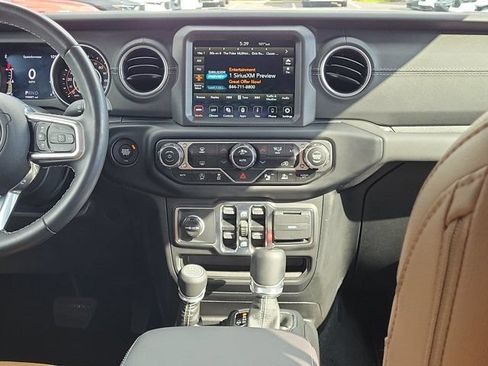 Used 2021 Jeep Gladiator Overland AWD/4WD image 5