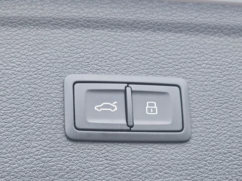 Used 2025 Audi Q5 2.0T Premium image 22