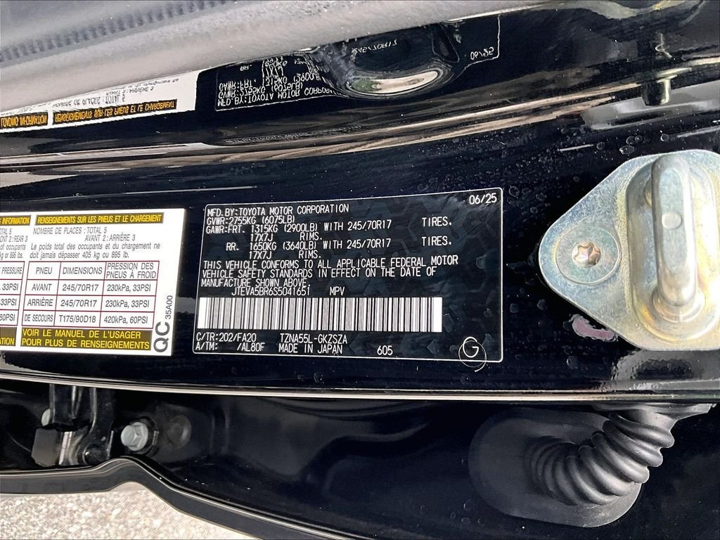 Used 2025 Toyota 4Runner SR5 AWD/4WD image 36