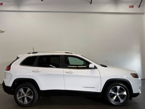 Used 2019 Jeep Cherokee Limited FWD image 2