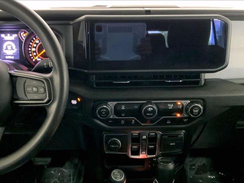 Used 2024 Jeep Gladiator Sport AWD/4WD image 5