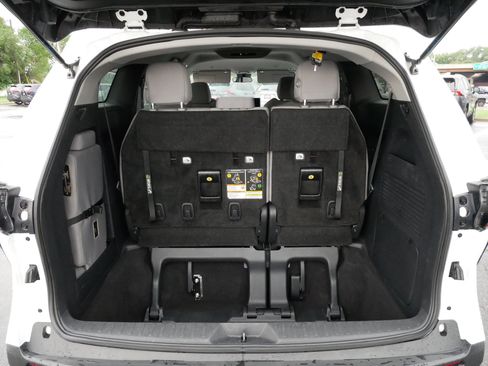 Certified 2025 Toyota Sienna LE FWD image 18