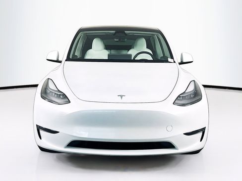 Used 2024 Tesla Model Y Long Range image 2