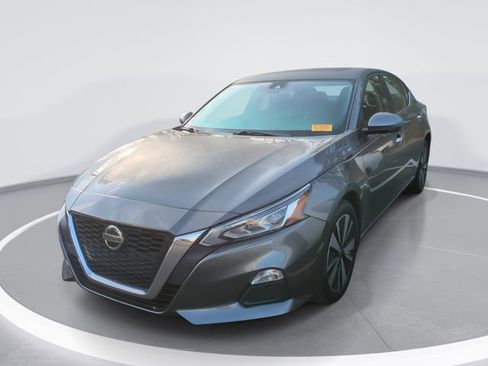 Used 2021 Nissan Altima 2.5 SV w/ SV Premium Package image 1